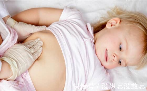 朋友圈|朋友圈晒孩子伸懒腰萌照,二胎妈妈评论了一句话,没想到救了娃