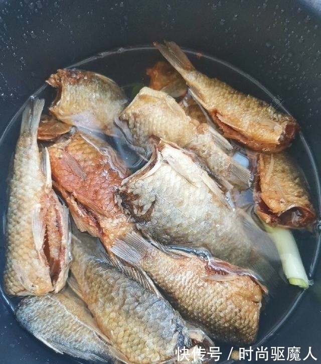香酥鱼|香酥鲫鱼,一道解决鲫鱼如何烹制的菜品