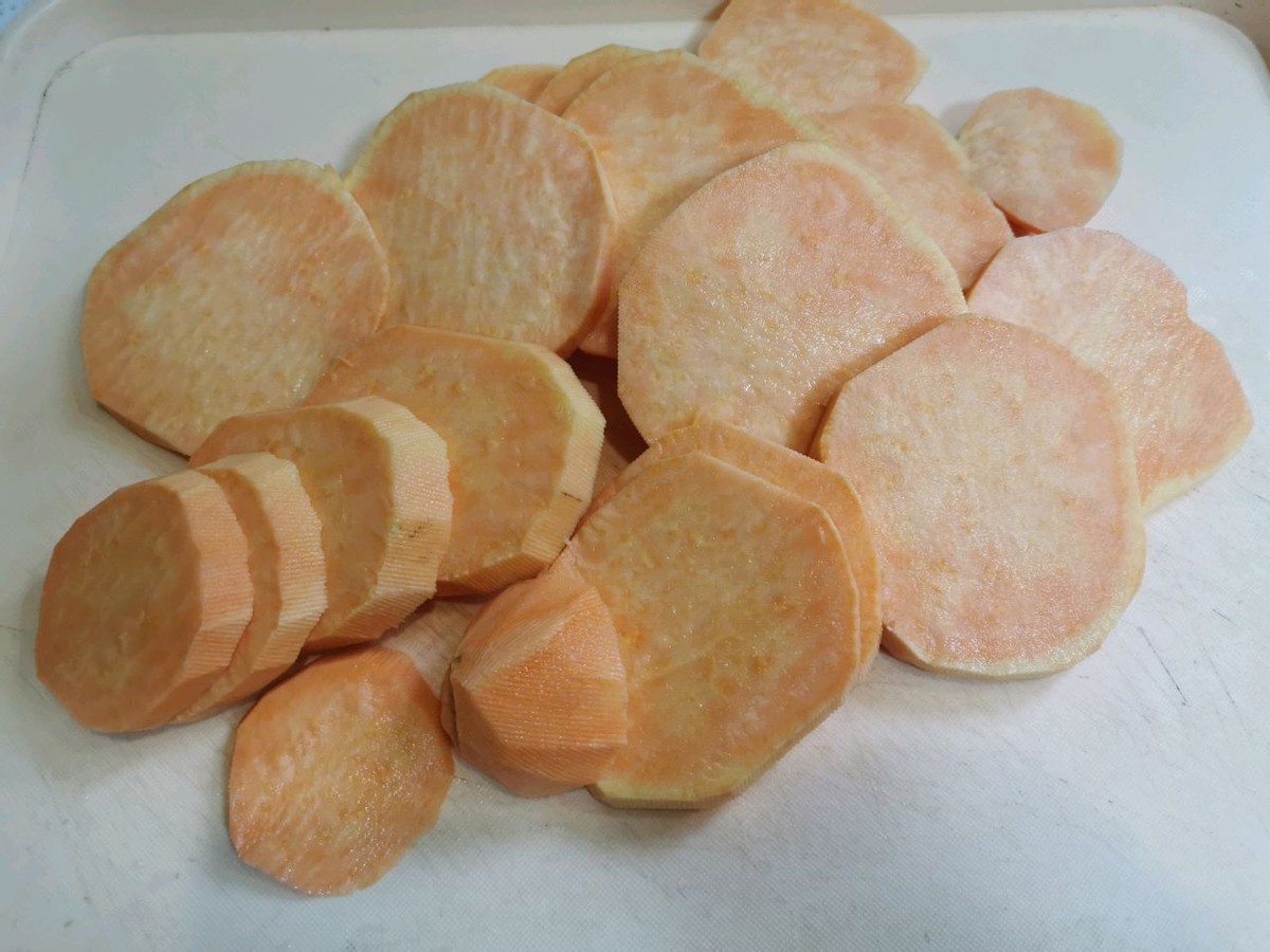 2根红薯，一碗糯米粉，做出好吃的红薯糯米饼，孩子很喜欢吃