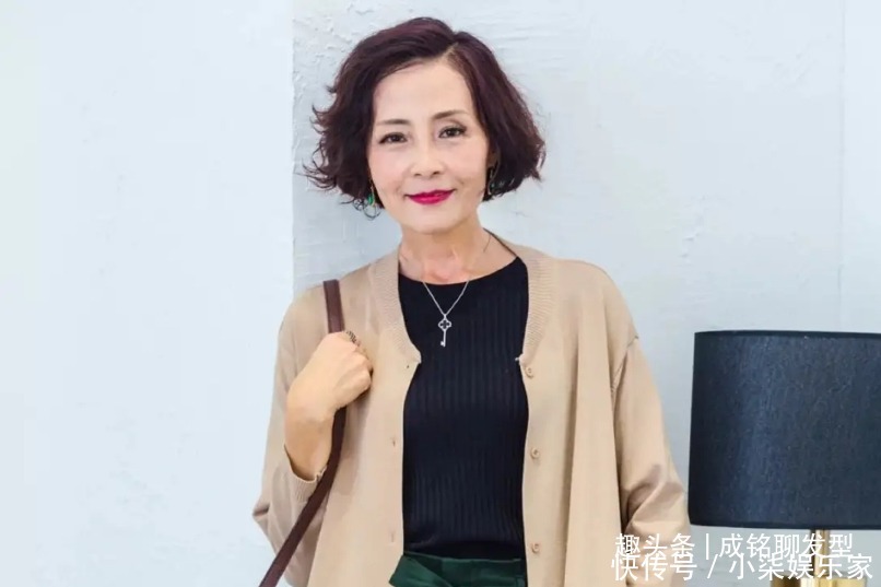 五六十岁的女人,过年烫发建议选这三款发型,时髦减龄又好打理