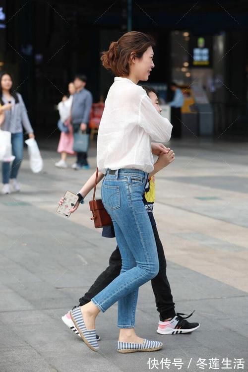 牛仔裤 白衬衫与牛仔裤的穿搭,职场达人穿搭,简单大气时尚自然
