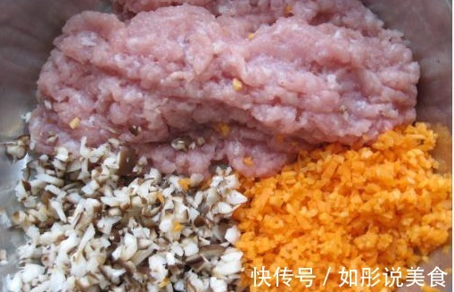 煎鸡蛋吃腻了,试试鸡蛋新吃法,大人小孩抢着吃,又香又嫩