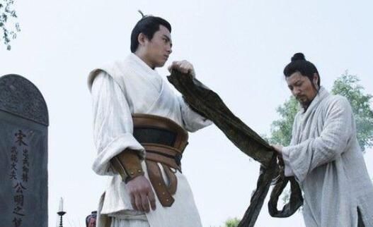 朝廷|水浒传中最奸诈的好汉,为了利益敢插晁盖宋江两刀,排名却奇高!