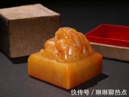 盘龙扭&清 田黄石盘龙扭印章。