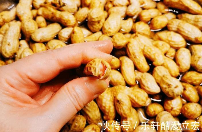 香浓|做水煮花生,不要只放食盐,多加4个料,花生更好吃,香浓入味