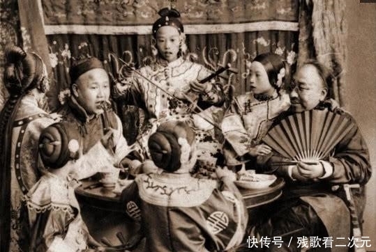 嫔妃|罕见的晚清老照片：宫中的嫔妃格格很漂亮，普通老百姓却穷苦万分
