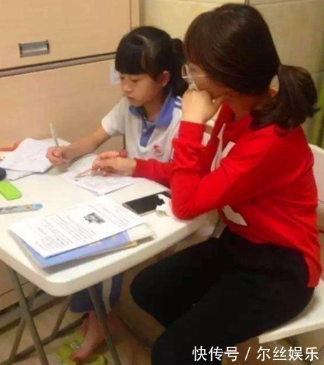 弟弟|“暴躁姐姐”在线教育弟弟,父母不敢帮儿子求情,网友:女中豪杰