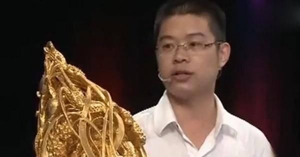 礼物|带朋友送的礼物上节目,专家看得晃眼睛,用手一摸你朋友啥来头