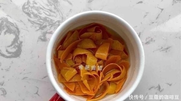 喉咙|嗓子痒总想咳嗽的人，拿它当零食吃，化痰液润喉咙，不懂可惜了