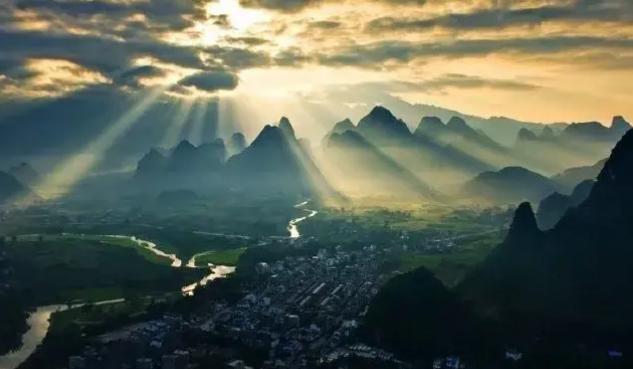 杜甫一千古名句,苏轼黄庭坚自叹不如,李煜拿来随手改出更高境界