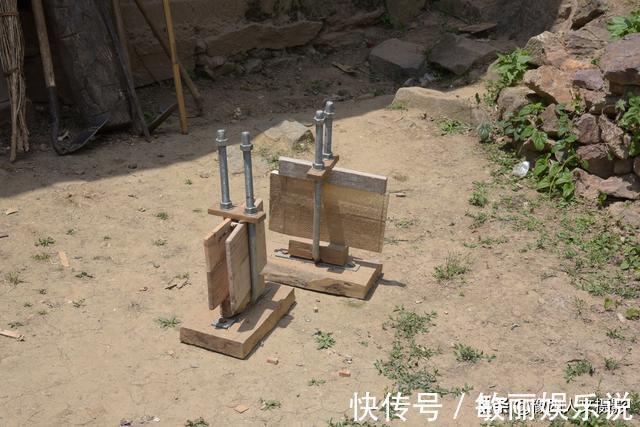 墨斗&名叫李根的82岁老木匠,一天精工制作两个小方凳,坐在家里就卖完