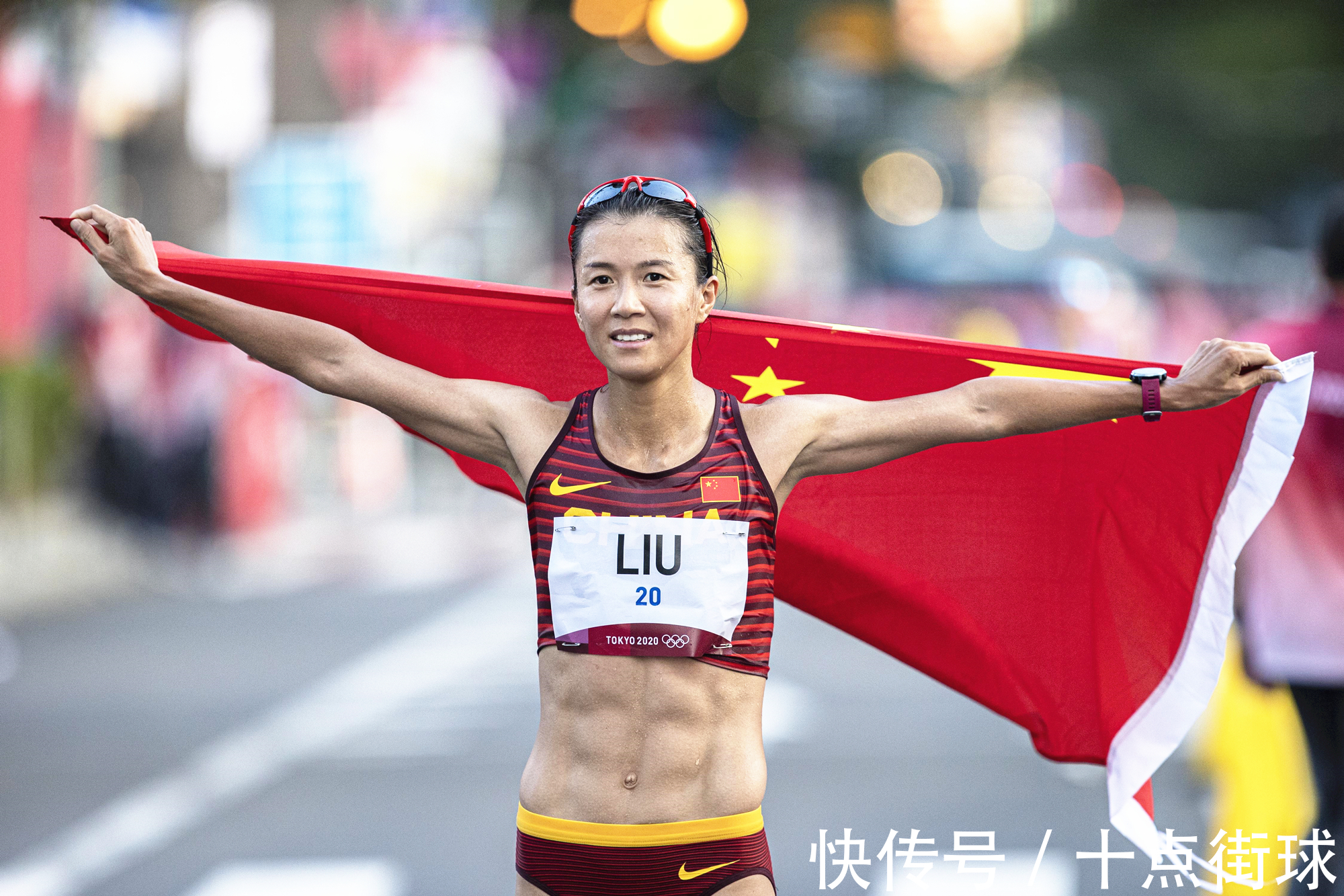 东京奥运会|29岁奥运夺金随即退役,生娃半年练出八块腹肌,34岁再夺奥运奖牌