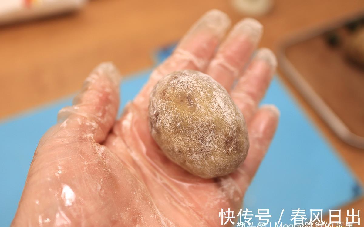 菠菜粉|100%凤梨月饼内外兼修,薄皮大馅真材实料,自食送人显手艺有面子