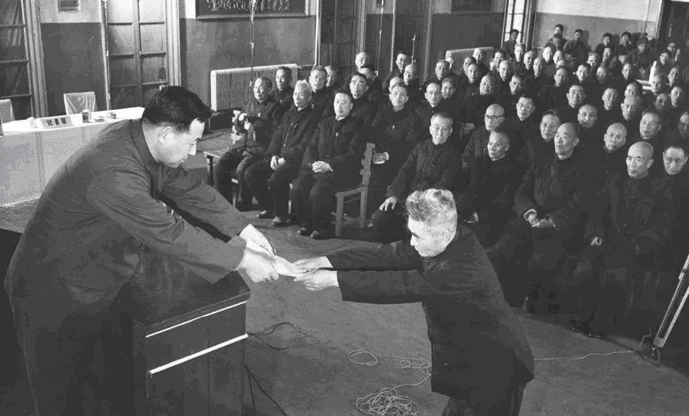 单独|黄维改造时,要求单独参观一个地方,黄维:那里埋着我的几千弟兄