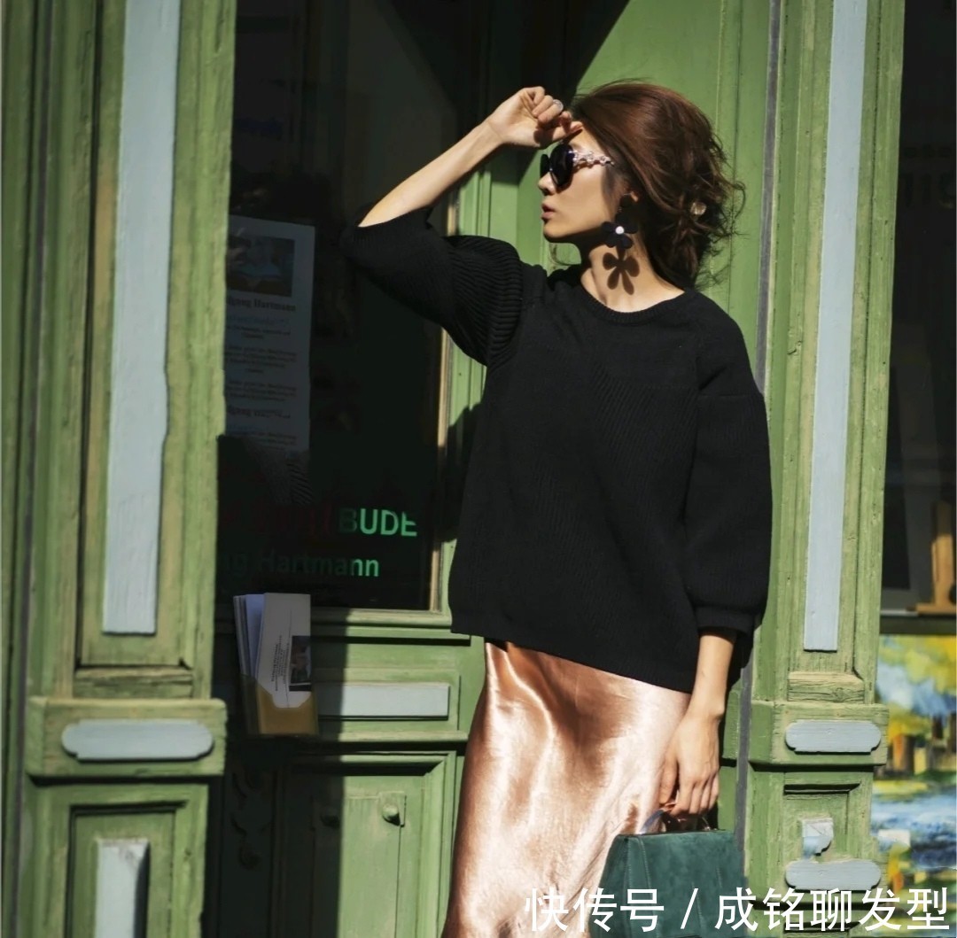 少女风|“少女风”穿搭不吃香了!今冬流行成熟风搭配,实用时尚又减龄