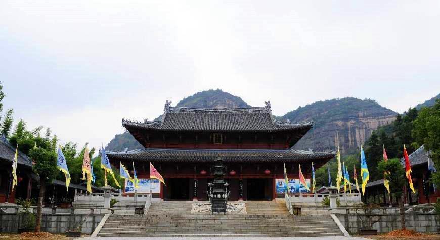 如今|中国传承千年的三大家族,如今有两家还依旧存在!仍然世袭官职