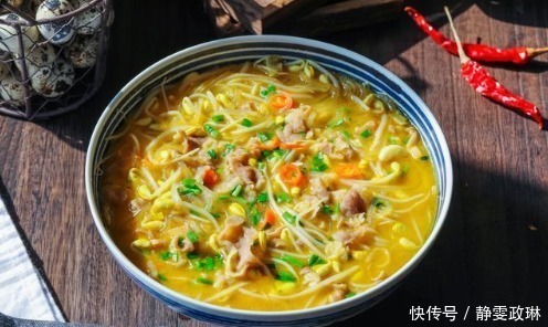 我家饭桌上一年到头都有这道菜,焯个水煮一煮,六七分钟就上桌