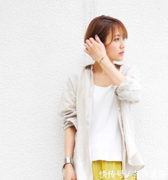 女人味 春季穿衣气质很重要,瞧这位44岁妈妈的穿搭,不显身材也有女人味