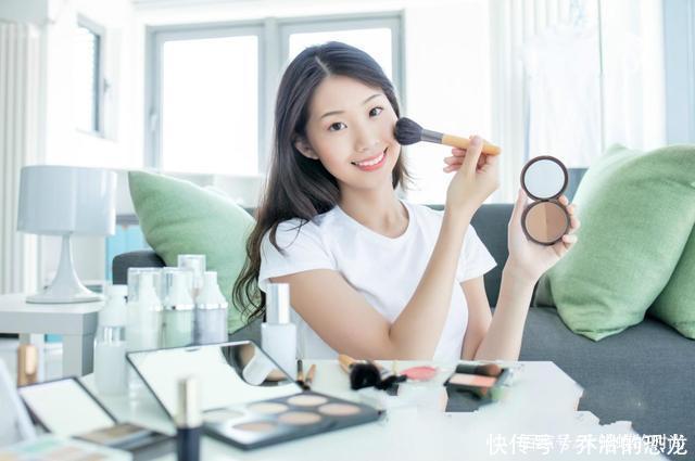 越老越有气质的女人，一般都会坚持这5个习惯，有一个就很迷人