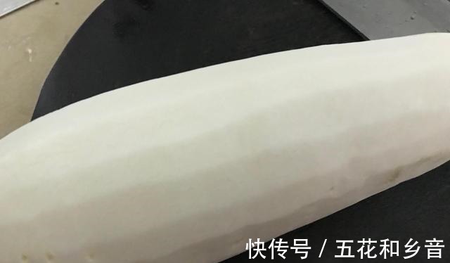 鲜美|想不想和我一起做白萝卜牛脊骨汤，不仅味道鲜美，更是营养丰富！