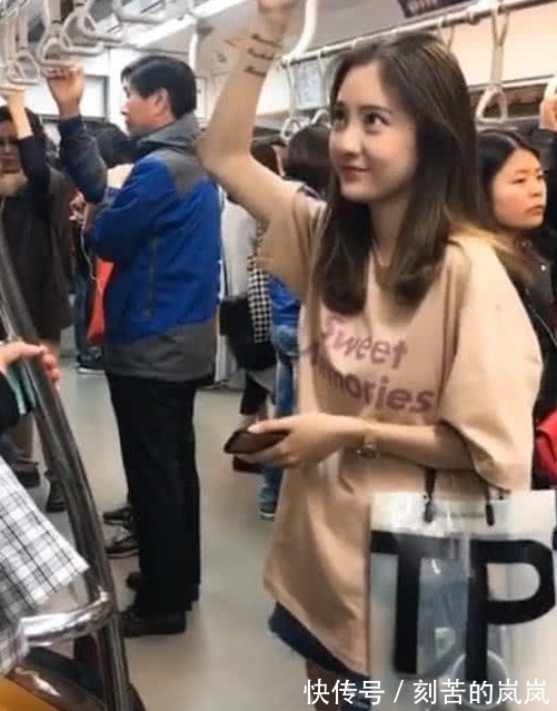 视频|地铁小姐姐成网红,一双“漫画腿”圈粉200w,这个举动让网友恋爱