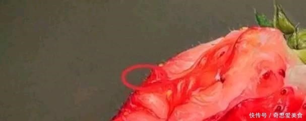 天津美院&他画“啃半截”的草莓,卖出20万,放大30倍后专家道:根本不是画