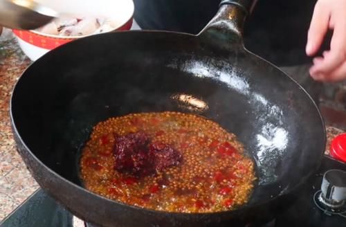 大厨教你青花椒水煮鱼经典做法 重麻重辣 比水煮肉片更好吃 快资讯