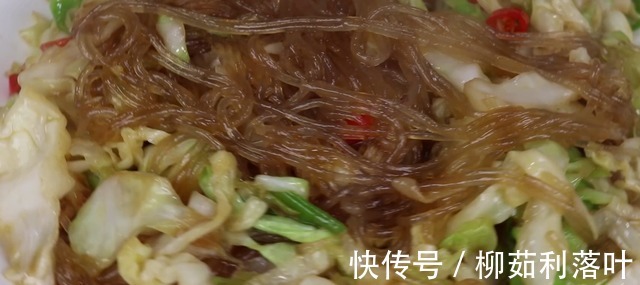 炒包菜时,记住不要直接下锅炒,好多人一直做错,难怪做的不好吃!