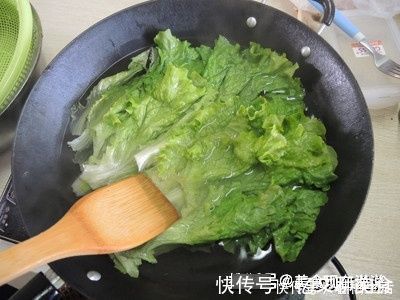 做蚝油生菜,先放蚝油还是后放蚝油?顺序错了很难吃,营养流失
