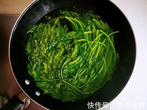 茼蒿|失眠最怕这个蔬菜，一斤只要2元，隔一天吃一次，一觉睡到天亮