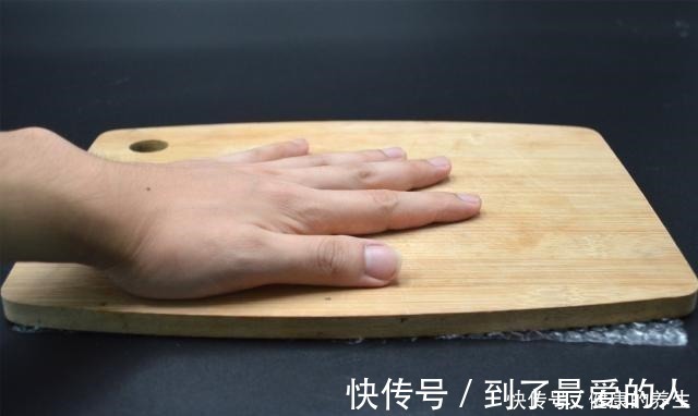 快递里的气泡垫一张也别扔,放在家里特别实用,一年能省不少钱!