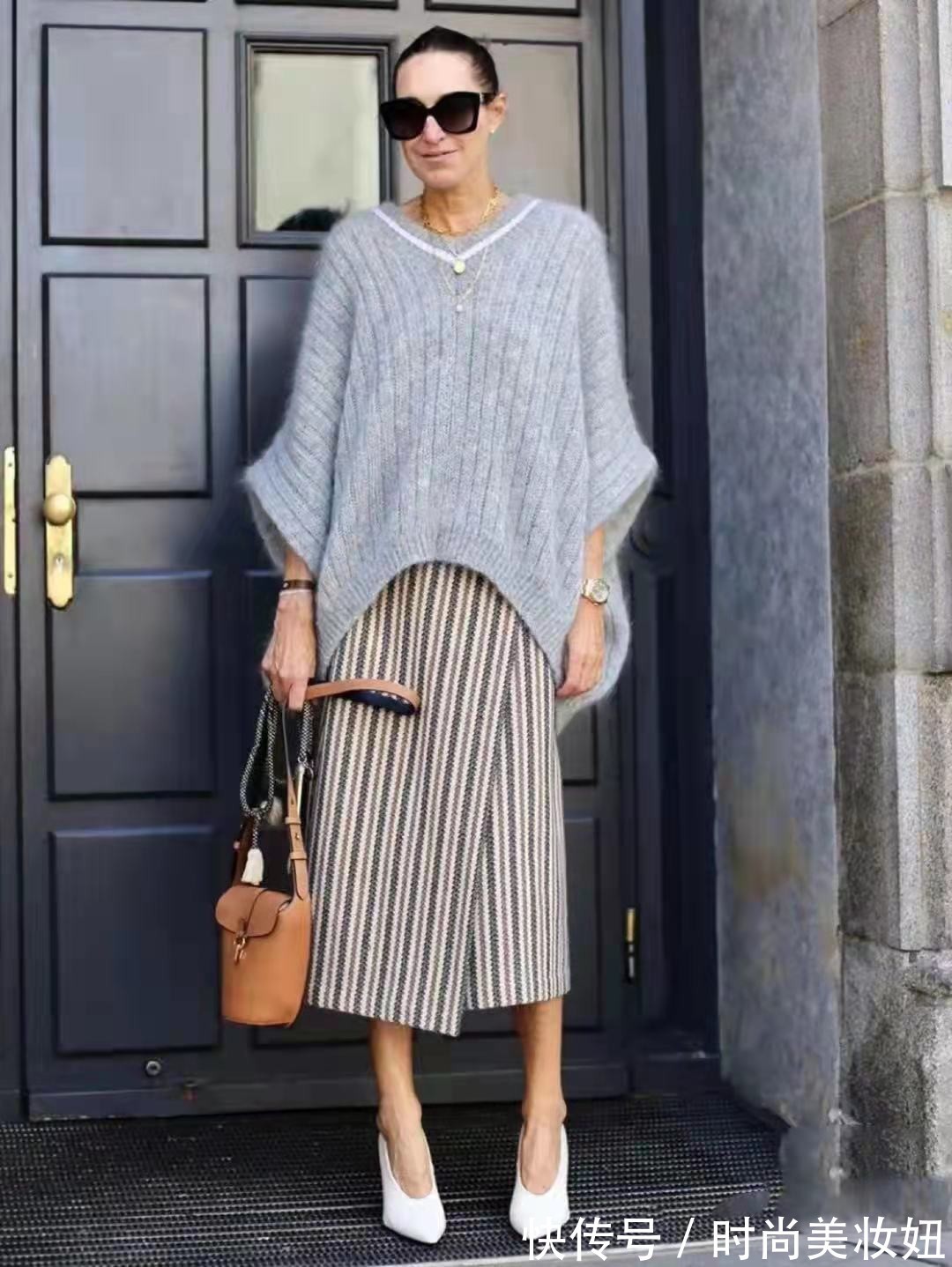 穿搭|这才是50岁女人该学的穿搭,简约高级又体面,年纪越大越气质
