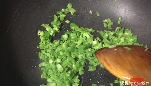 脂肪杀手|鸡蛋和它是绝配,堪比“脂肪杀手”,隔三差五吃,小肚子不见了