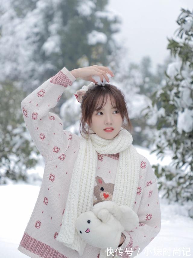 风景|雪景，美女，点缀红花的毛衣，组成一道美丽的风景
