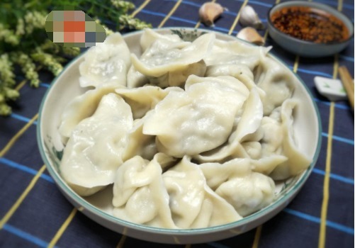 用它来包饺子,味道好鲜美,成本好低,吃一次想十次