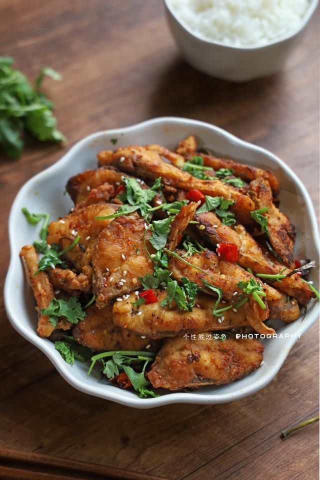 辣椒粉|干煸鱼块，做法简单，吃完还想吃，学会了轻松做给家人吃