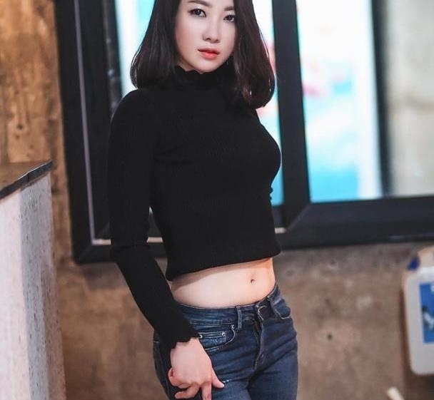 体型偏胖的女性,穿上牛仔裤,显气质且很有女人韵味