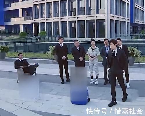 男嘉宾|极挑迎来最大牌男嘉宾,录制全程都坐着,对老成员的问话爱答不理