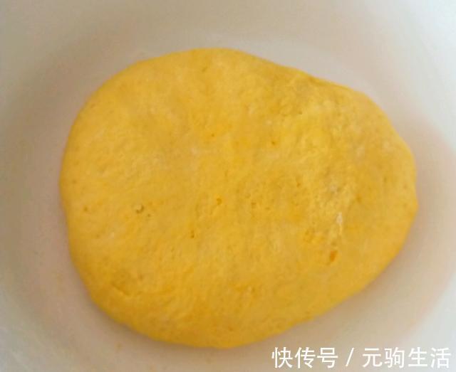 南瓜加面粉，除了发糕还能做成花，好吃又好看，真正的色香味俱全