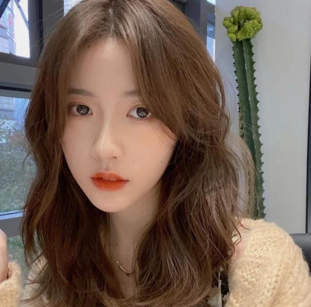 刘海|2021发型风向标:短直发更受欢迎,刘海又重回巅峰,气质更A了