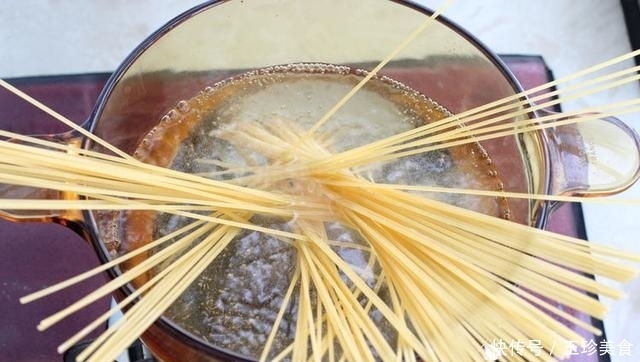 几秒钟学会豪华西餐,剩奶油煮意面,香浓美味贼洋气