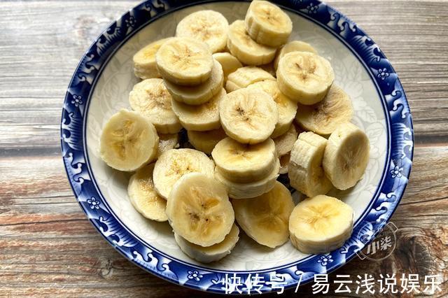 鸡蛋|2个鸡蛋，4根香蕉，锅里一烙想不到这么好吃，做法简单，太香了