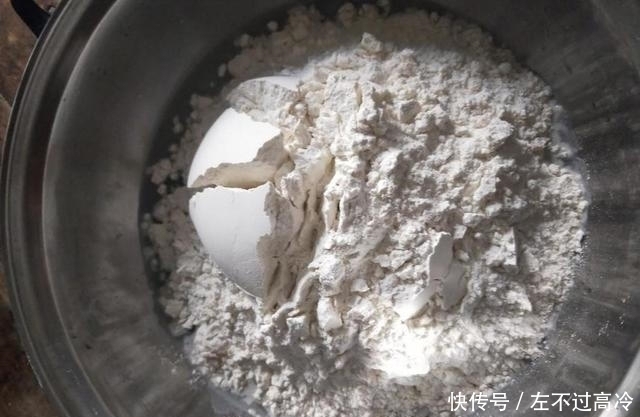 多汁|猪肉芹菜馅儿水饺,怎么调才好吃?大厨教你3招,鲜嫩营养又多汁