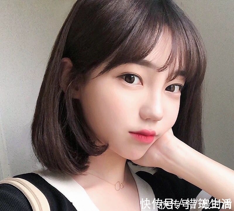 时髦 网上很火的“不过肩”烫发,减龄又洋气,换了发型比整容更有魅力