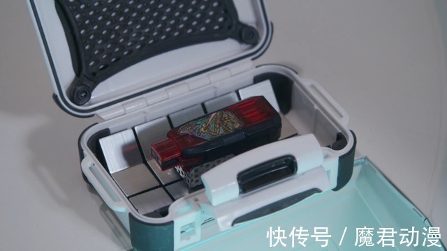 变身器|利布特手捏形态密钥，揭开奥特曼变身器的秘密，客串再次携带私货