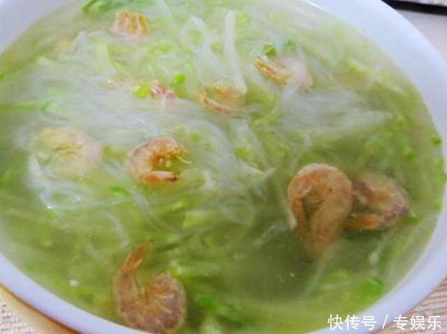 冬吃萝卜夏吃姜,美容养颜,一次喝一大碗,汤白浓郁,则美味
