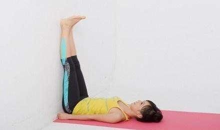 好处|睡觉前,靠墙抬腿会有什么好处坚持一段时间,或许会收获惊喜