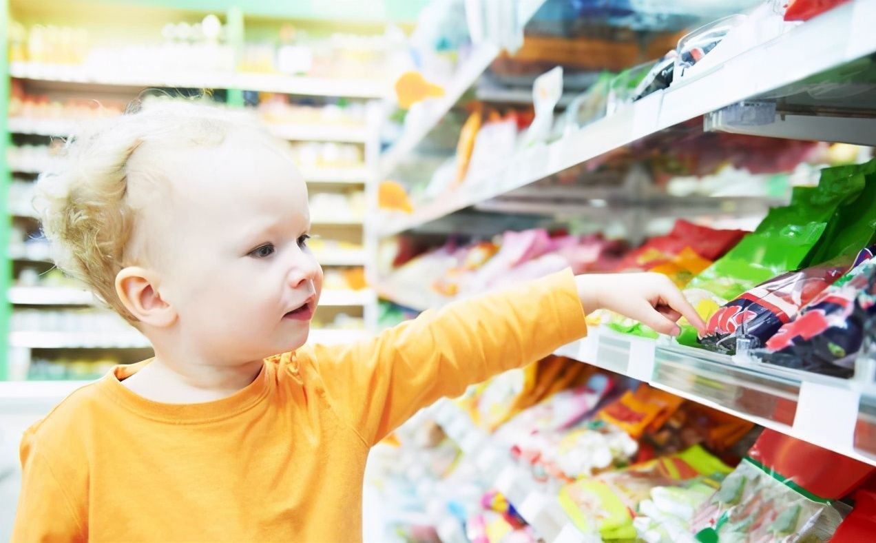 奶酪棒|五种常见零食,可能正在“催熟”你家孩子,家长最好扔掉