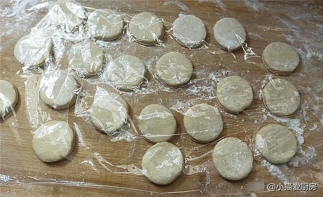 用山药制作的早餐饼,口感软绵,味道香甜,特别适合老人和孩子吃