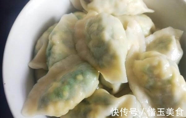 煮饺子水开就下锅?10人有9人做错,多加这一步,好吃不破皮